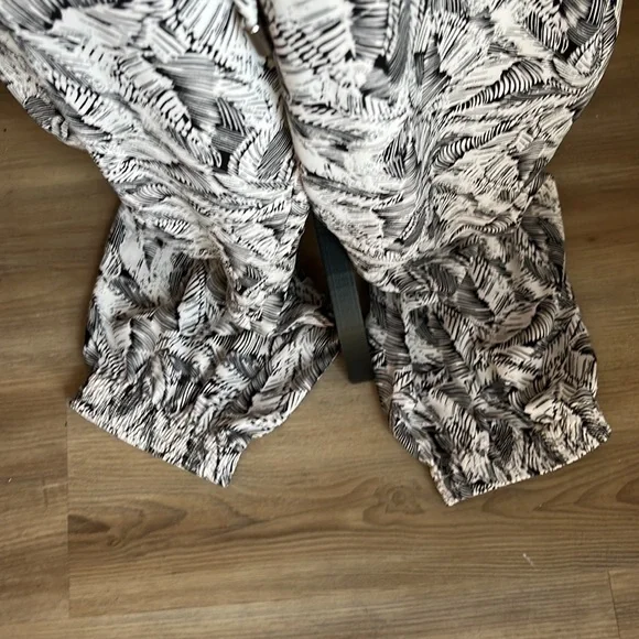 NWT Banana Republic palm leaf jumpsuit - Picture 6 of 14